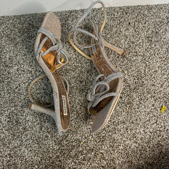 BADGLEY MISHKA Women's Effie Ankle Strap Sandal Size 11 In Champagne - Picture 9 of 10